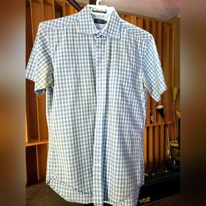 Mens medium button down blue short sleeve casual shirt